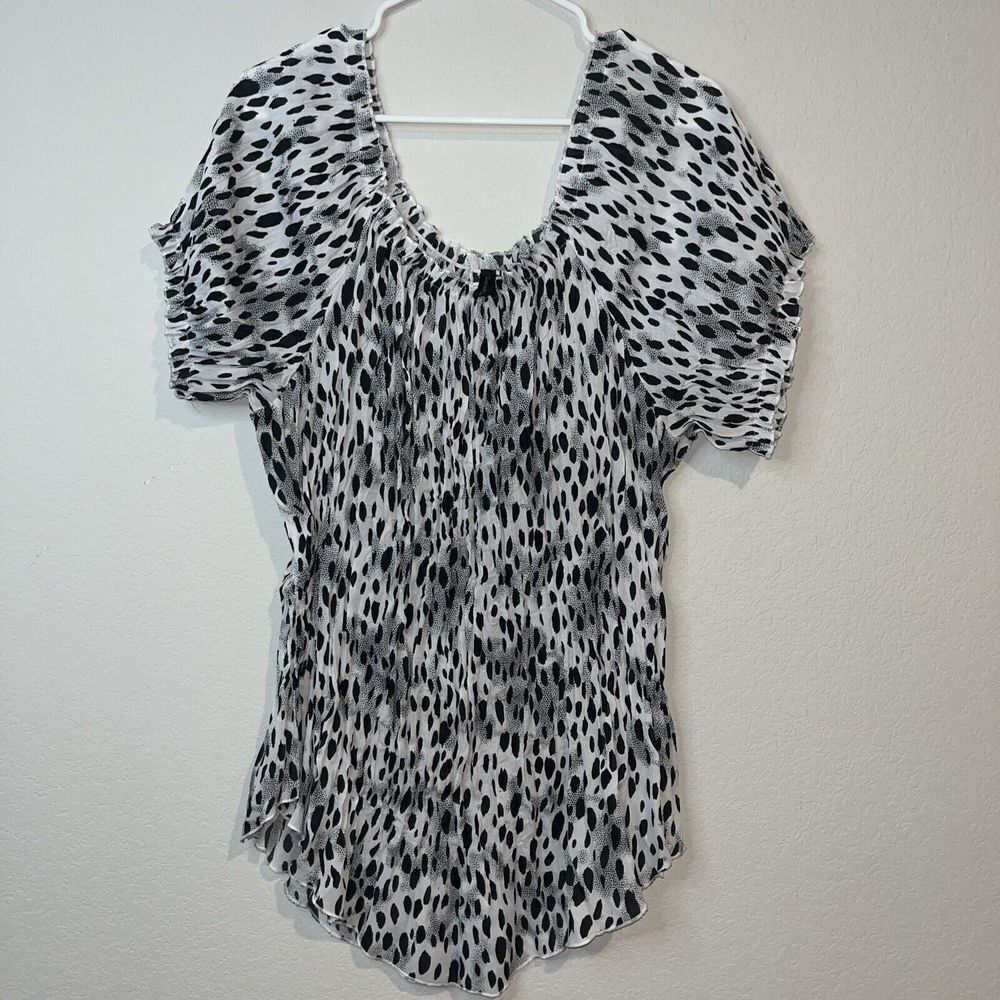 Essentialls By Milano Woman’s XL Stretchy Animal Print semi sheer